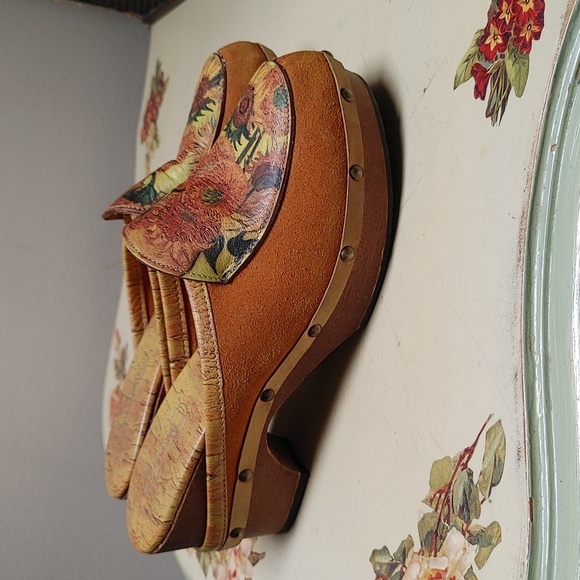 Icon Clogs Size 6 - Picture 3 of 9